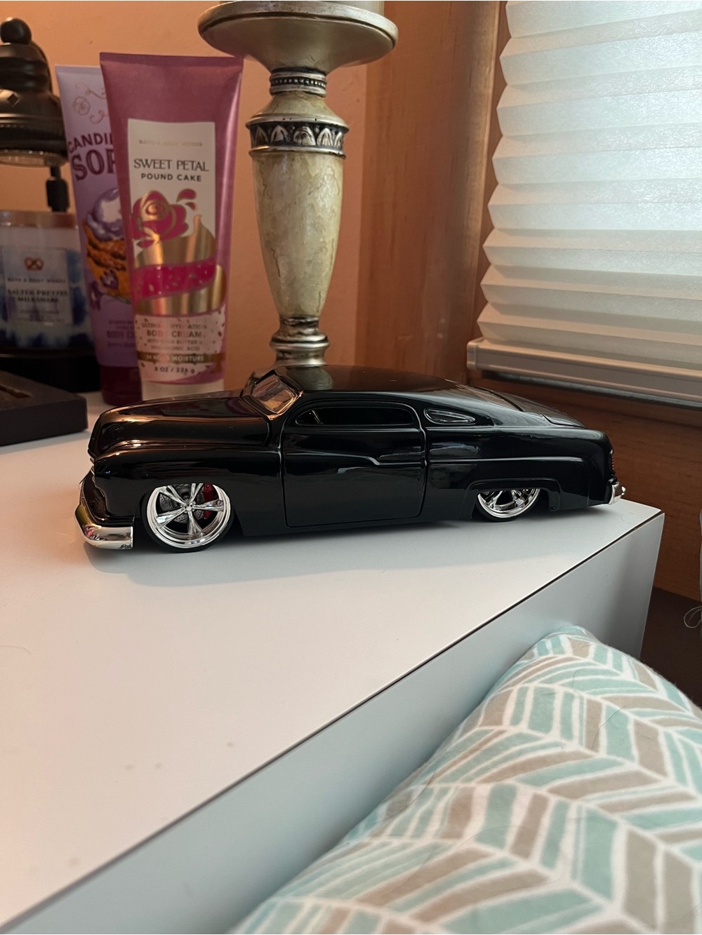 Jada Toys 1951 black mercury car